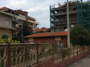 Via Romagna, abitazione preesistente e "nuova palazzina"